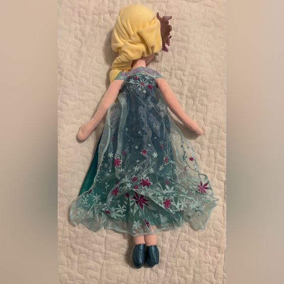 Disney Exclusive Frozen 2 “Frozen Fever” Elsa Plush Doll - Picture 2 of 3